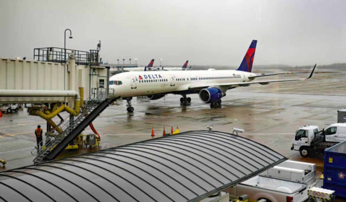 Delta Connection DL3543 Emergency Landing